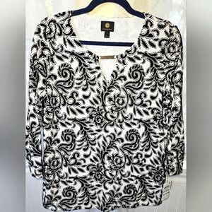 BLACK AND WHITE PAISLEY SPARKLING 3/4 SLEEVE TOP BY JM COLLECTION- NWT